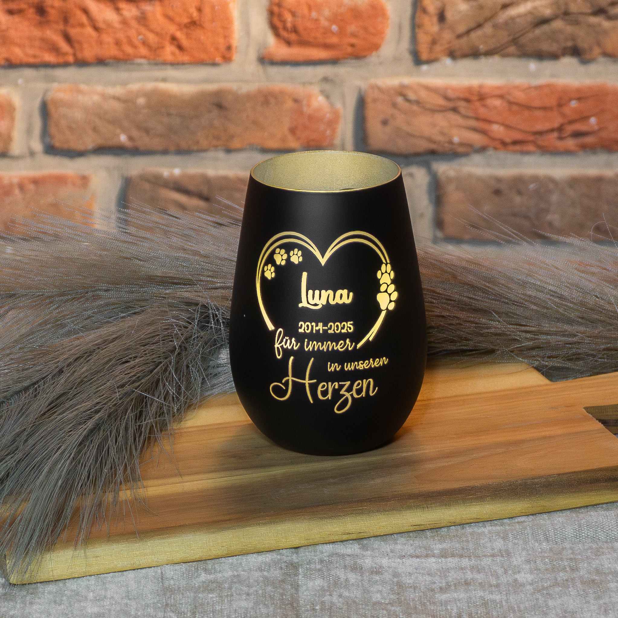Personalisiertes Tier-Gedenk-Windlicht mit Pfotenherz, Name und Jahreszahlen