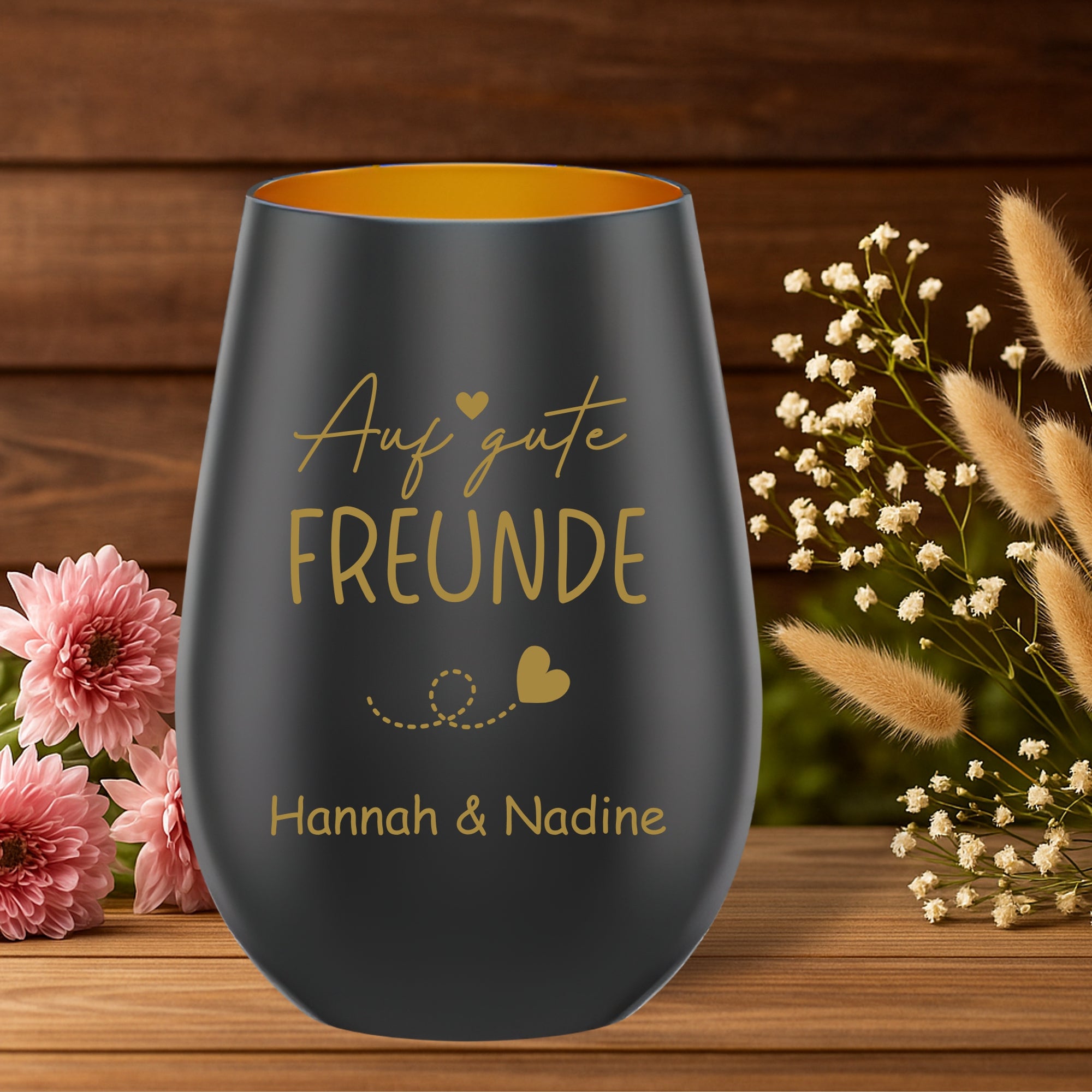 Personalisiertes Windlicht „Auf gute Freunde“ mit Herzmotiv und individueller Namensgravur