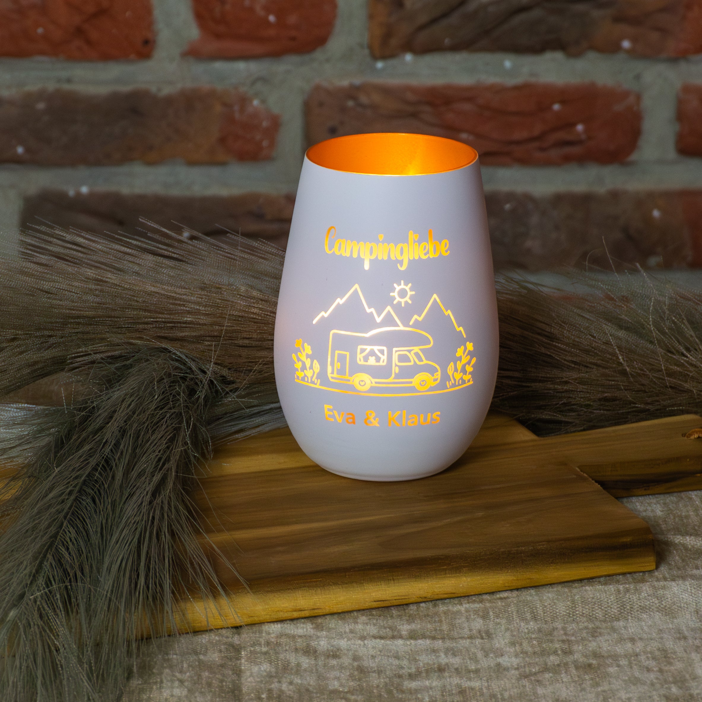 Personalisiertes Windlicht „Campingliebe“ mit Wohnmobil-Motiv und Namensgravur
